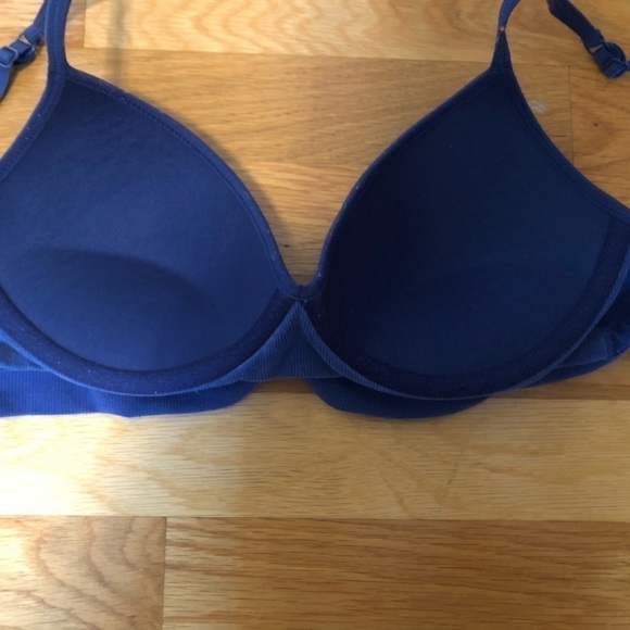 Bra size small - Picture 3 of 3